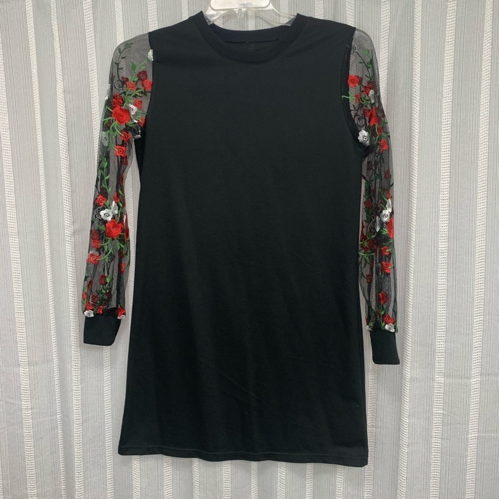Unk Dress Black with Floral Appliqué Sheer Sleeves Size S‎